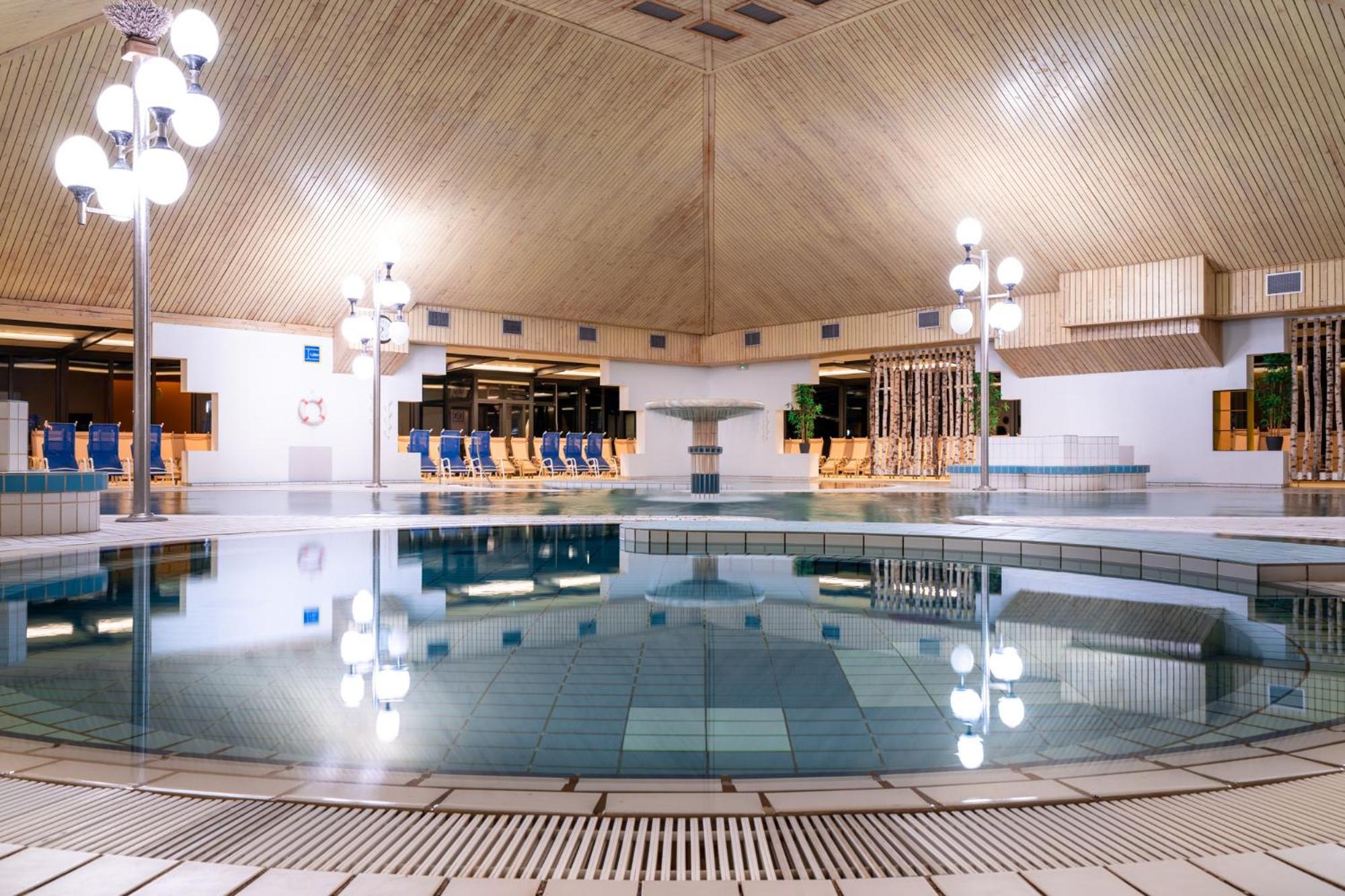 Terme Banovci - Hotel Zeleni Gaj ヴェルジェイ エクステリア 写真