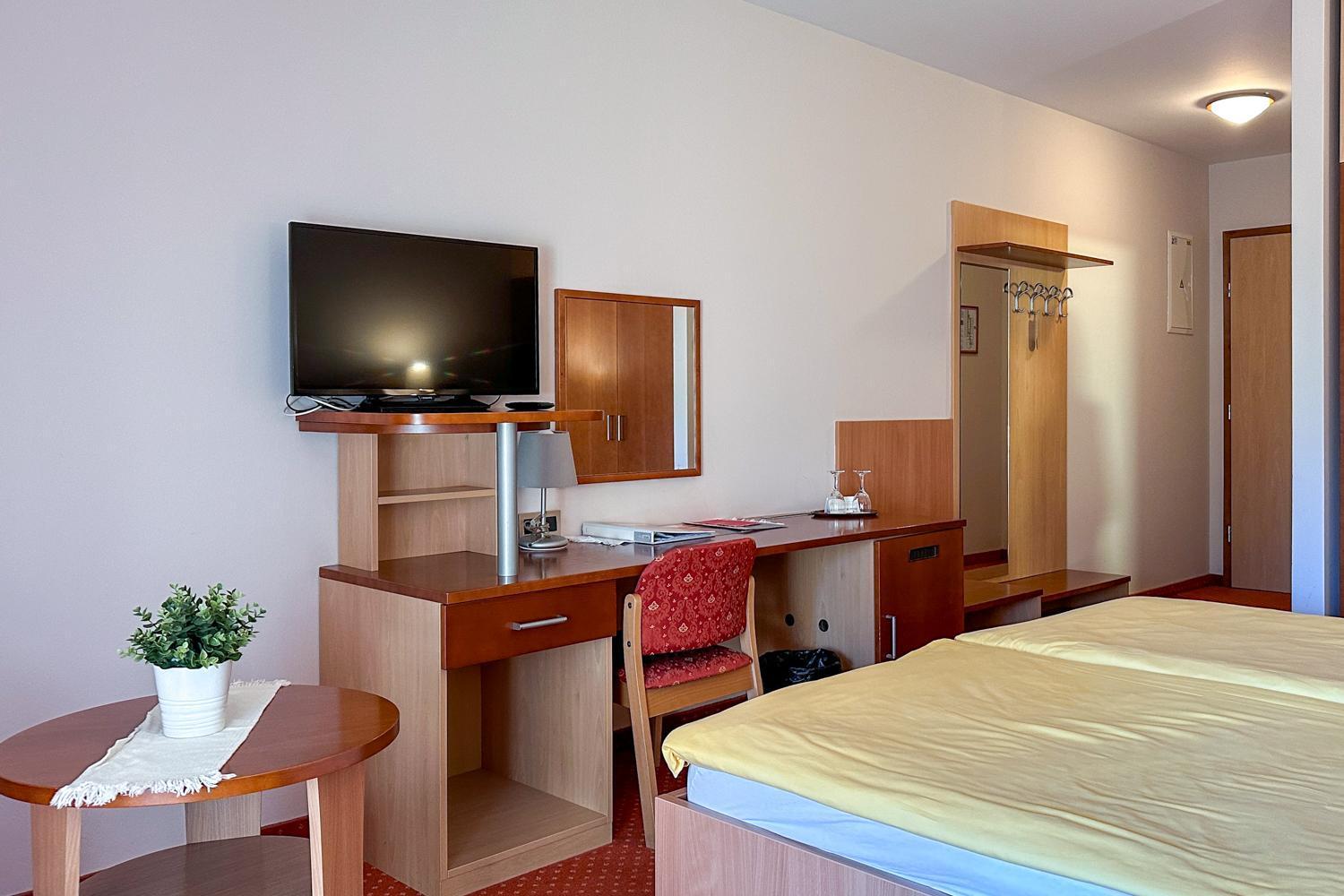 Terme Banovci - Hotel Zeleni Gaj ヴェルジェイ エクステリア 写真