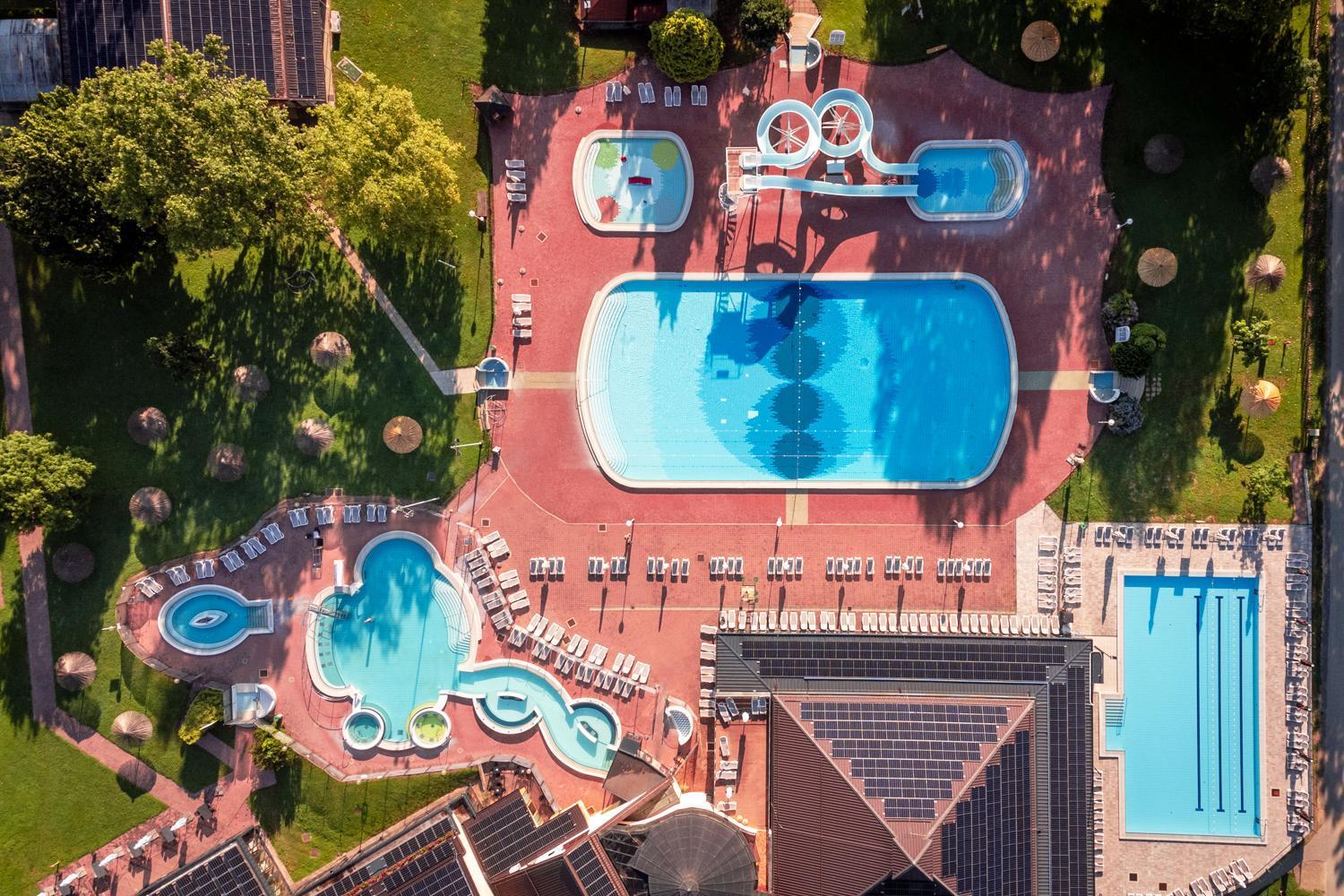 Terme Banovci - Hotel Zeleni Gaj ヴェルジェイ エクステリア 写真