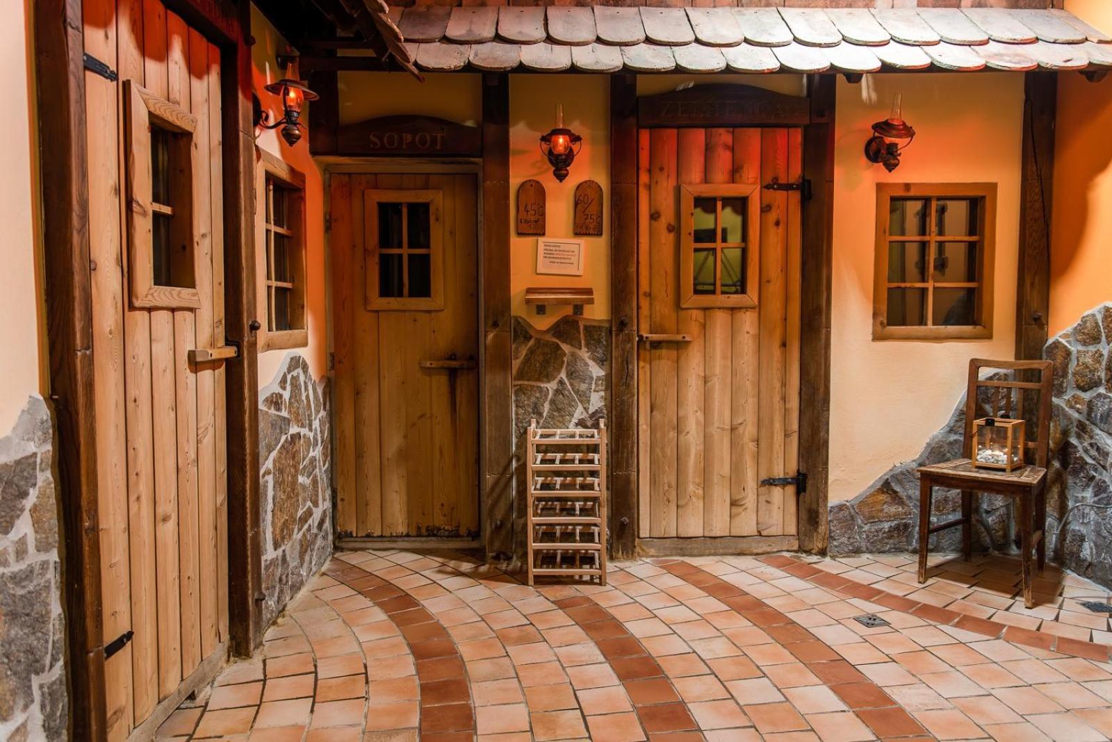 Terme Banovci - Hotel Zeleni Gaj ヴェルジェイ エクステリア 写真