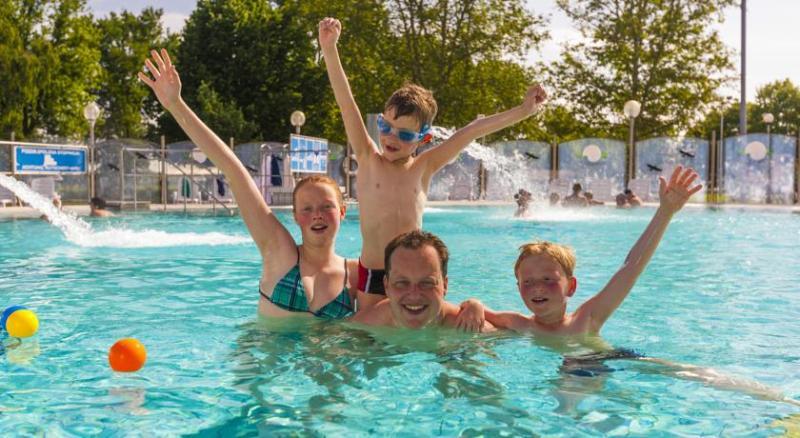 Terme Banovci - Hotel Zeleni Gaj ヴェルジェイ エクステリア 写真